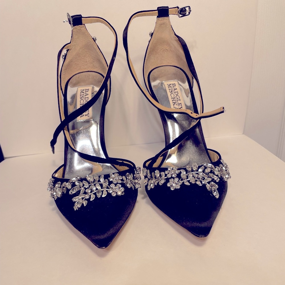 Brand new w/out tags or box black w/ rhinestone adornments badgley mischka shoes